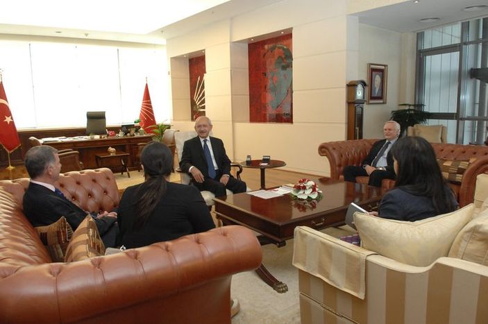 İngiltere Büyükelçisi Richard Moore CHP binasında