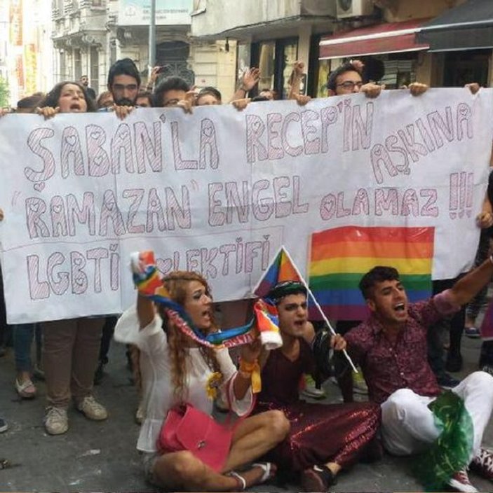 LGBT yürüyüşünde çirkin pankart