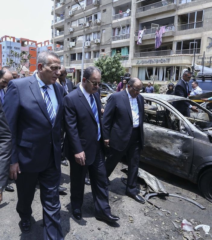 Mısır'da başsavcı bombalı saldırıda öldürüldü
