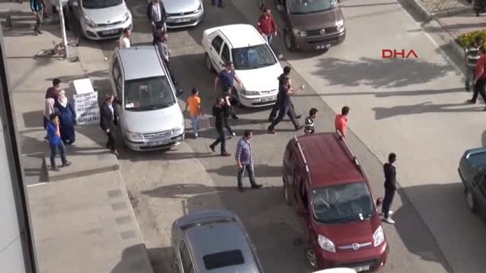 Erzurum'da olay çıkaran gençler polisi oyuna getirdi