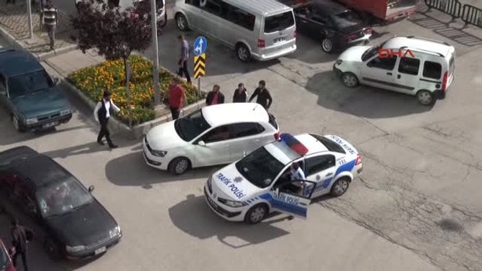 Erzurum'da olay çıkaran gençler polisi oyuna getirdi