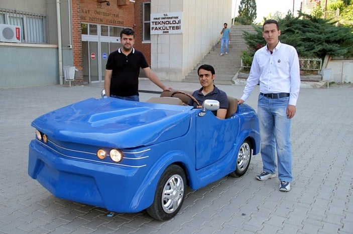 Elazığ'da 7 öğrenci elektrikli otomobil üretti