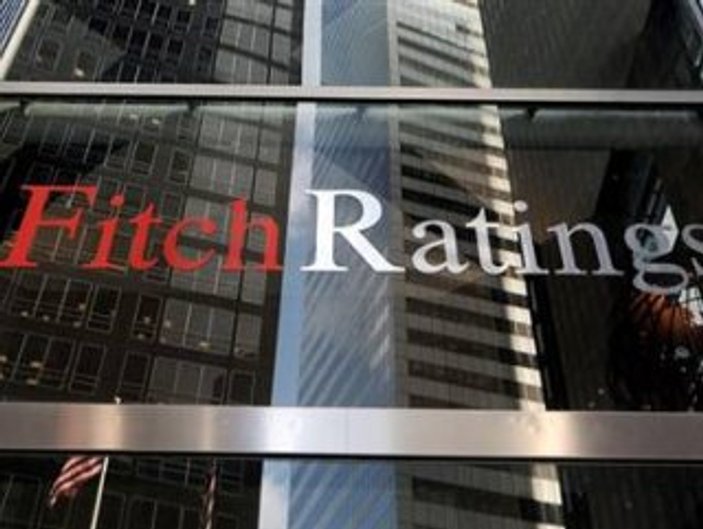 Fitch Yunanistan'ın notunu yine düşürdü