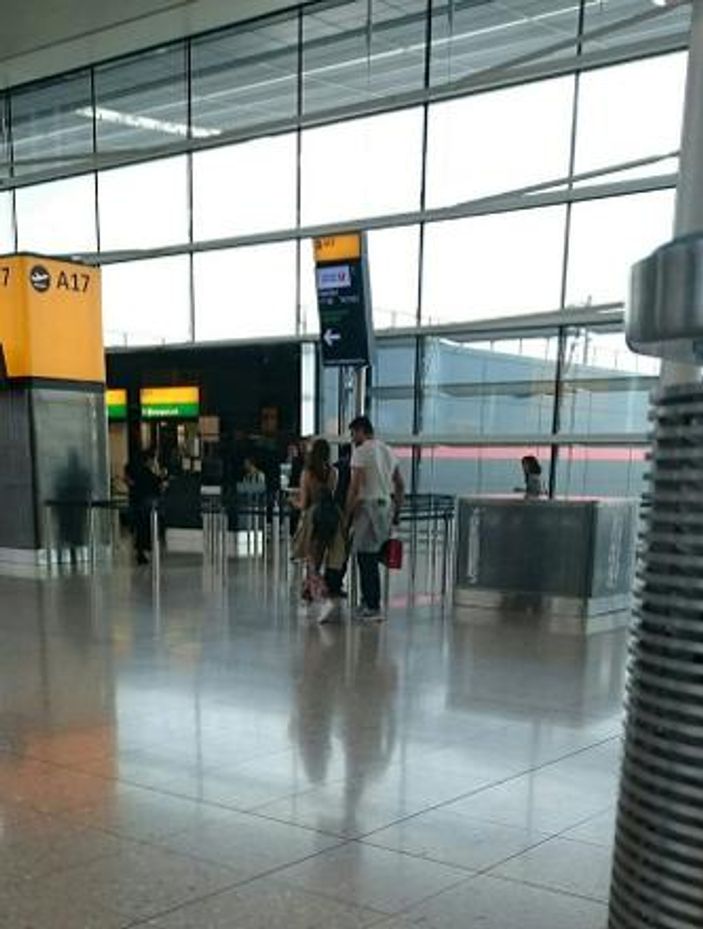 Kenan İmirzalıoğlu ve Sinem Kobal öpüşürken görüntülendi