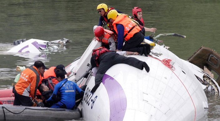 Tayvan'daki uçak kazasının sebebi pilotaj hatası