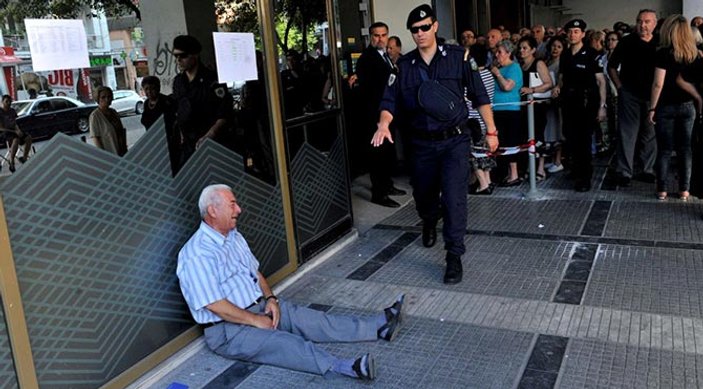 Yunan emekliye Avustralya'dan yardım eli uzandı