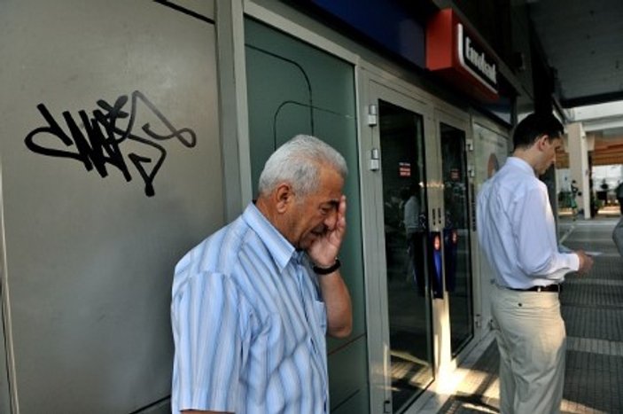 Yunan emekliye Avustralya'dan yardım eli uzandı