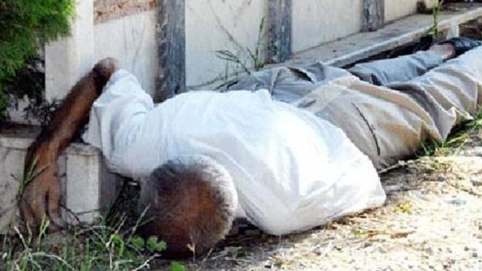 İzmir'de bir kişi eşinin mezarı başında vefat etti