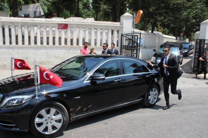 Erdoğan anne ve babasının kabrini ziyaret etti