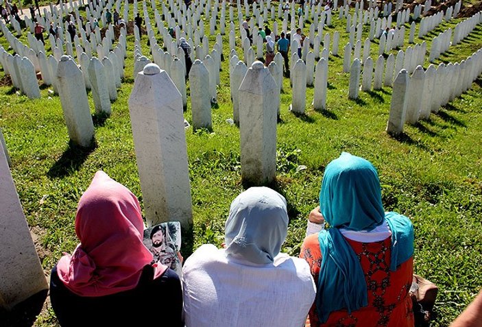 Srebrenitsa soykırımı kurbanları toprağa verilecek