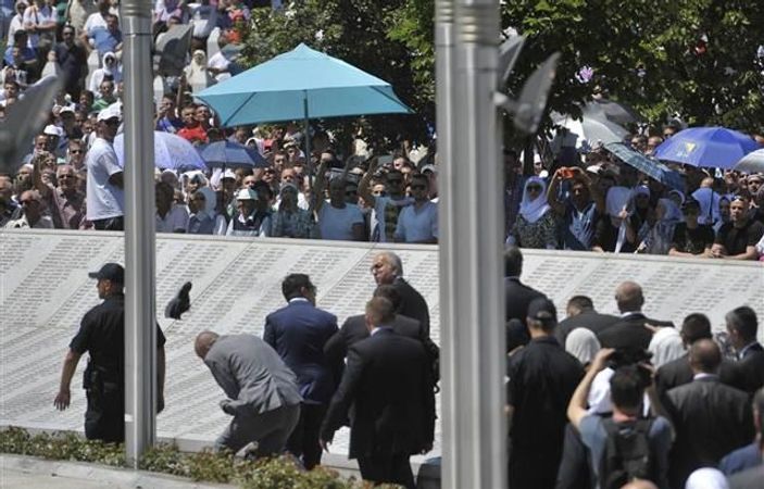 Sırbistan Başbakanı Aleksandar Vucic saldırıya uğradı