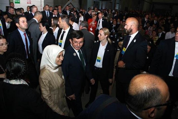 Sırbistan Başbakanı Aleksandar Vucic saldırıya uğradı