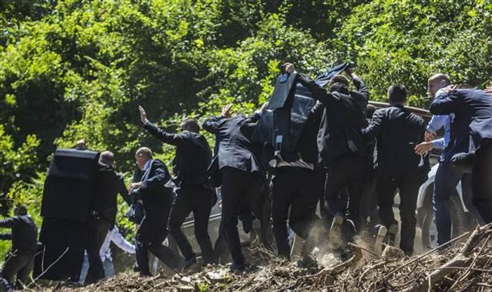 Sırbistan Başbakanı Aleksandar Vucic saldırıya uğradı