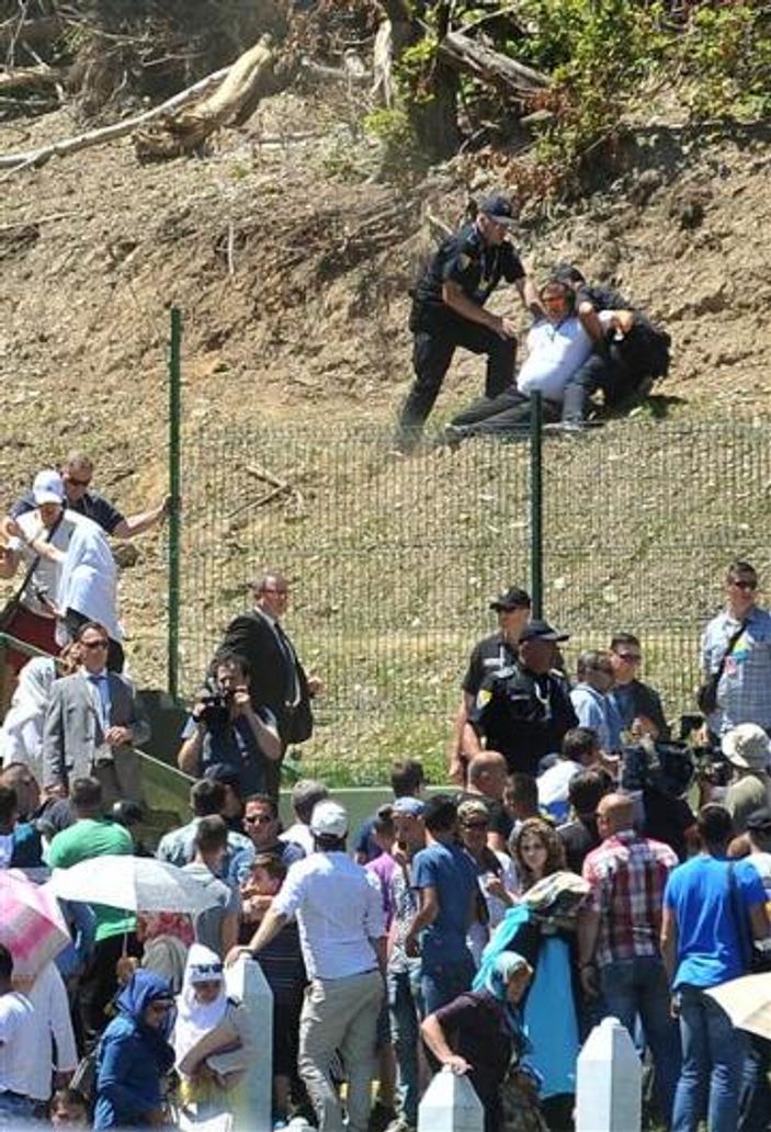 Sırbistan Başbakanı Aleksandar Vucic saldırıya uğradı