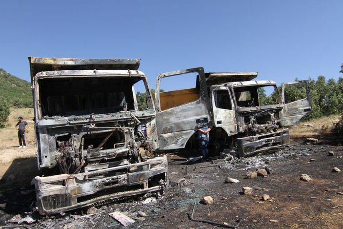 PKK Siirt'te kamyonları yaktı