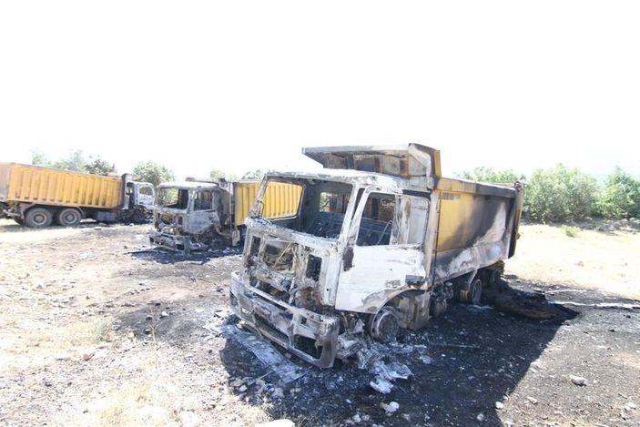 PKK Siirt'te kamyonları yaktı