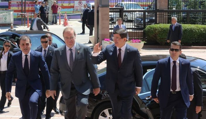 Ahmet Davutoğlu CHP Genel Merkezi'nde