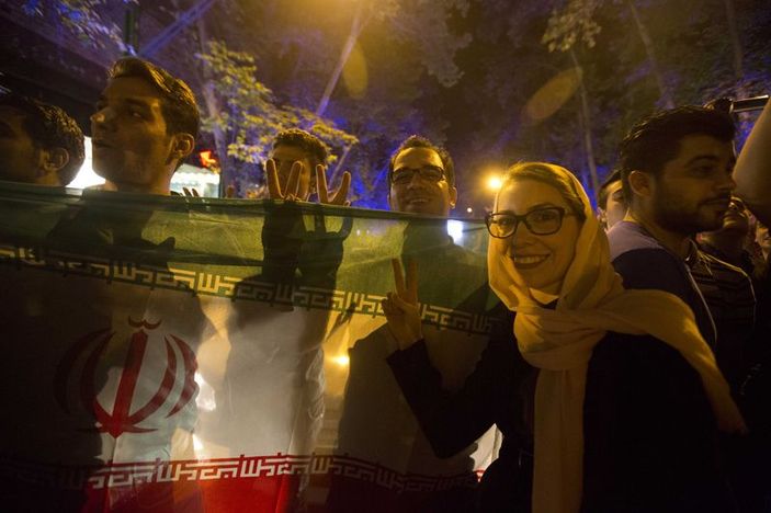 İran'da nükleer anlaşma kutlandı