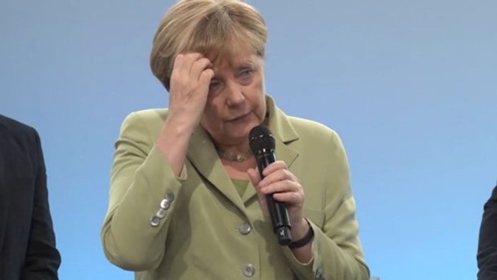 Merkel Filistinli mülteci kızı ağlattı