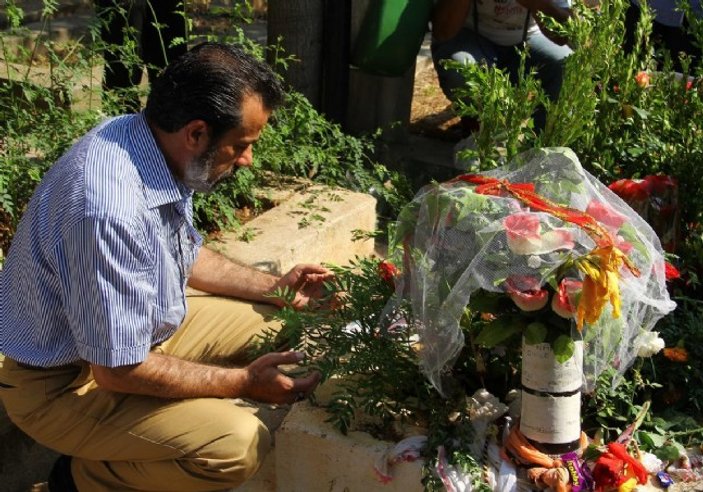 Özgecan'ın mezarı başında ilk Ramazan Bayramı
