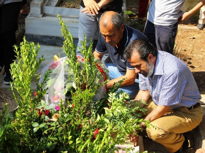 Özgecan'ın mezarı başında ilk Ramazan Bayramı