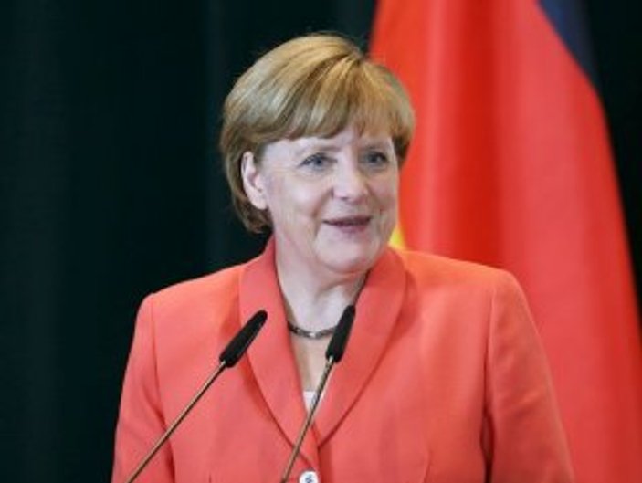 Angela Merkel'den Yunanistan açıklaması