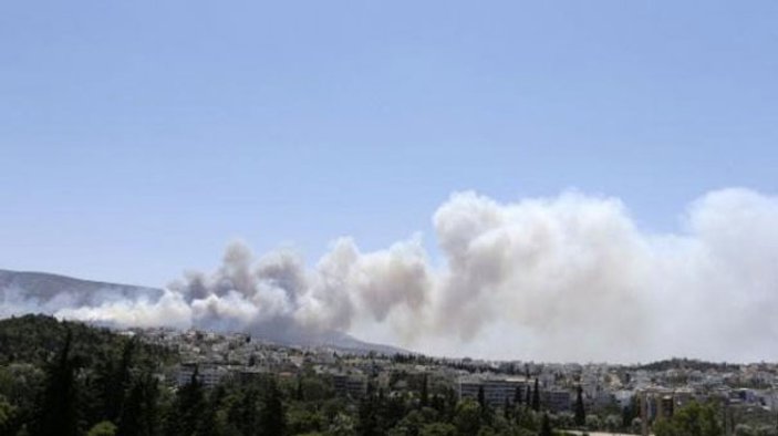 Yunanistan'da 3 ayrı bölgede yangın alarmı