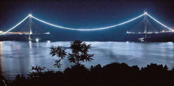 Yavuz Sultan Selim Köprüsü ışıl ışıl