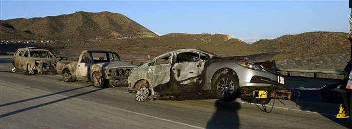 ABD otoyolunda çıkan yangında 20 araç hasar gördü