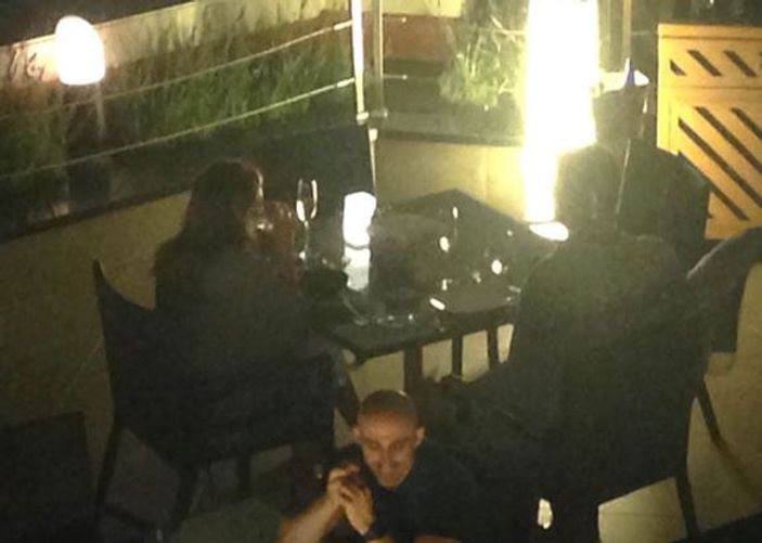 Kenan İmirzalıoğlu Sinem'i her yerde öpüyor