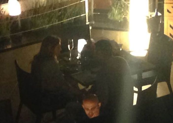 Kenan İmirzalıoğlu Sinem'i her yerde öpüyor