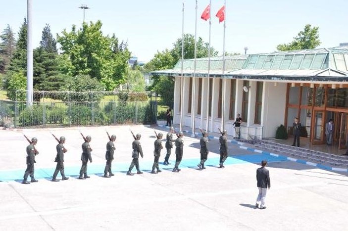 Erdoğan'dan güneşin altında bekleyen askere talimat