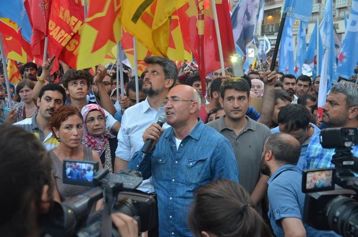Suruç saldırısı Taksim'de protesto edildi