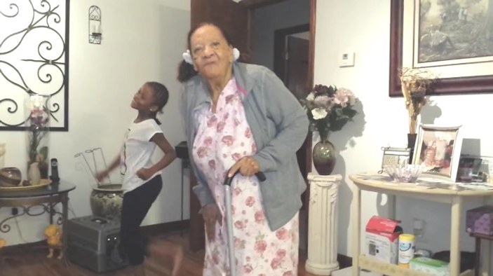 97 yaşındaki nine torunuyla dans etti İZLE