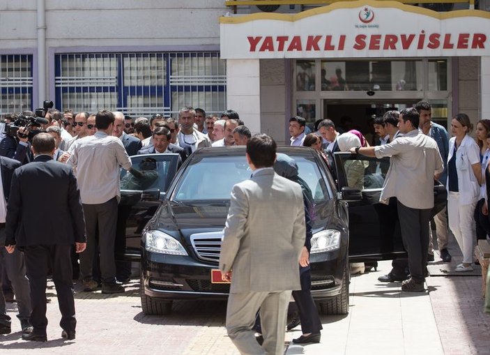 Davutoğlu Suruç'ta yaralanan vatandaşları ziyaret etti