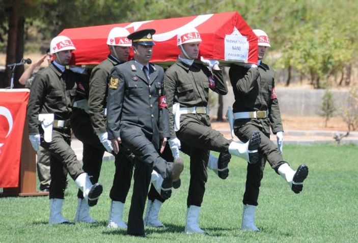 Şehit astsubay toprağa verildi