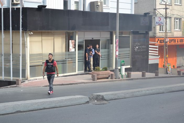 Okmeydanı’nda polise silahlı saldırı: 2 yaralı