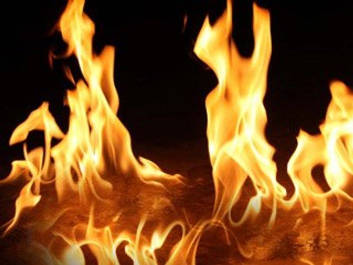 Teröristler Kars'ta 4 aracı ateşe verdi