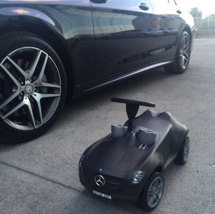 Demet Akalın takipçisini azarladı