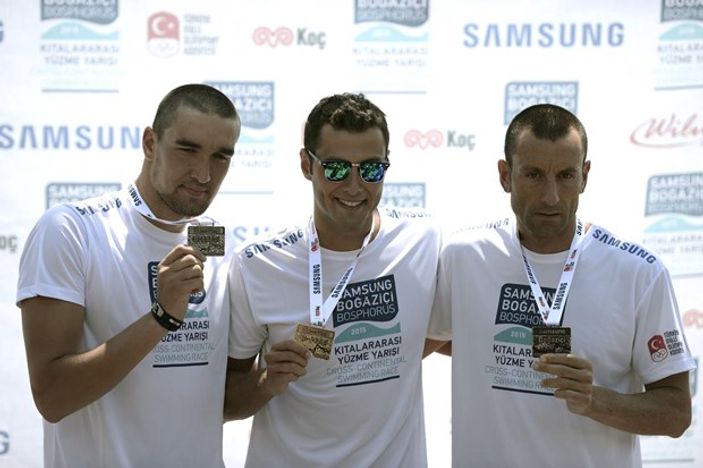 İstanbul Boğazı'nda yüzme şöleni