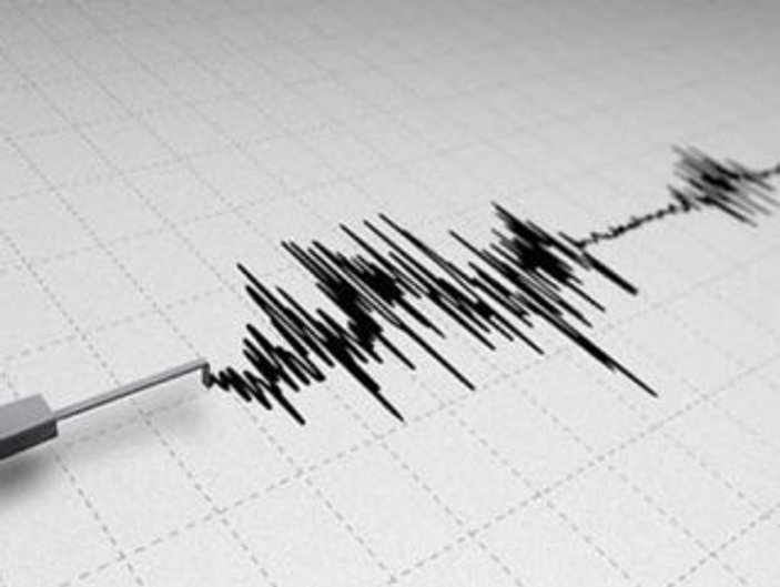 Endonezya'da 7,2 büyüklüğünde deprem