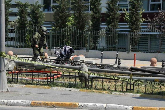 İstanbul Emniyet Müdürlüğü yakınında bomba şüphesi