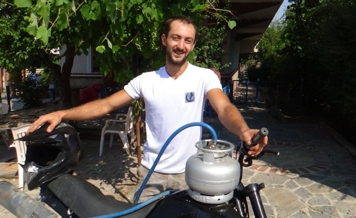 İstanbul'da bir kişi motosikletine piknik tüp taktı