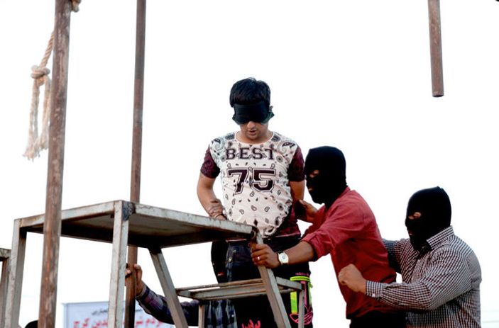 İran'da 3 tecavüzcü idam edildi