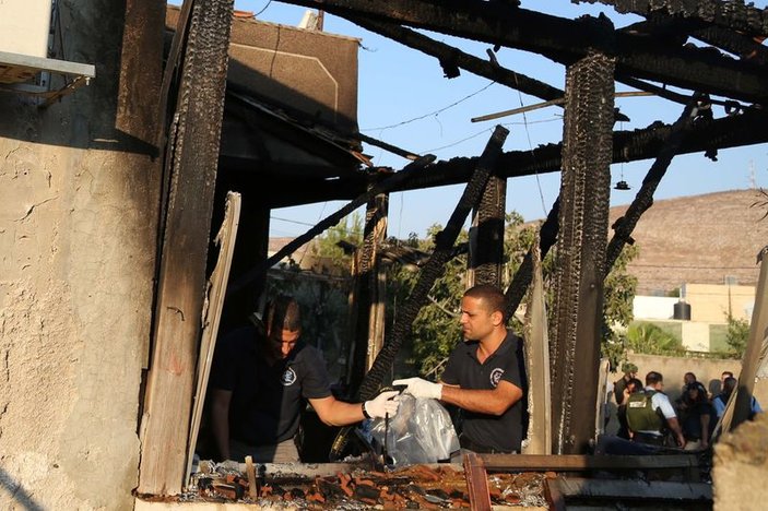 Yahudi yerleşimciler Filistinli ailenin evini yaktı