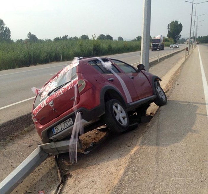 Bursa'da gelin arabası kaza yaptı