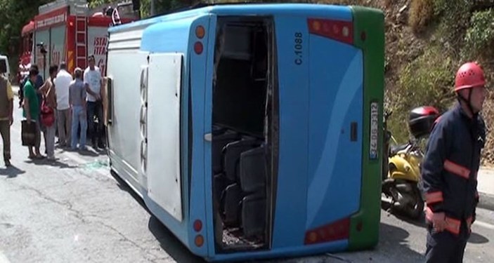 Beykoz'da halk otobüsü devrildi