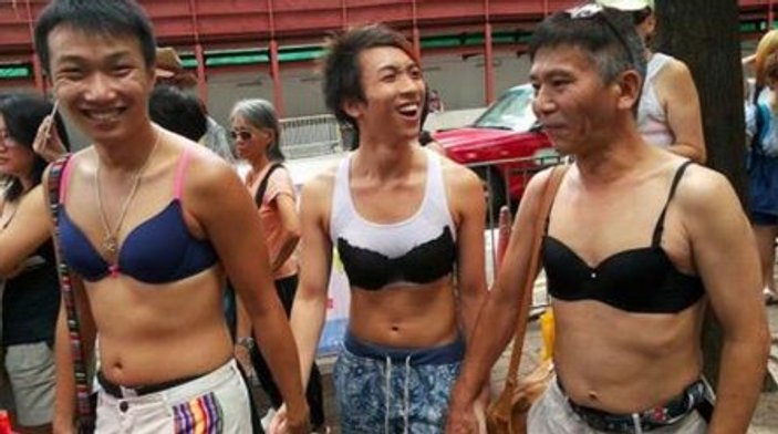 Hong Kong'da erkeklerden sütyenli eylemi