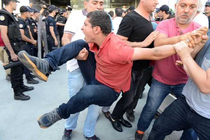 CHP İl Başkanlığı'nda zincirli eylem