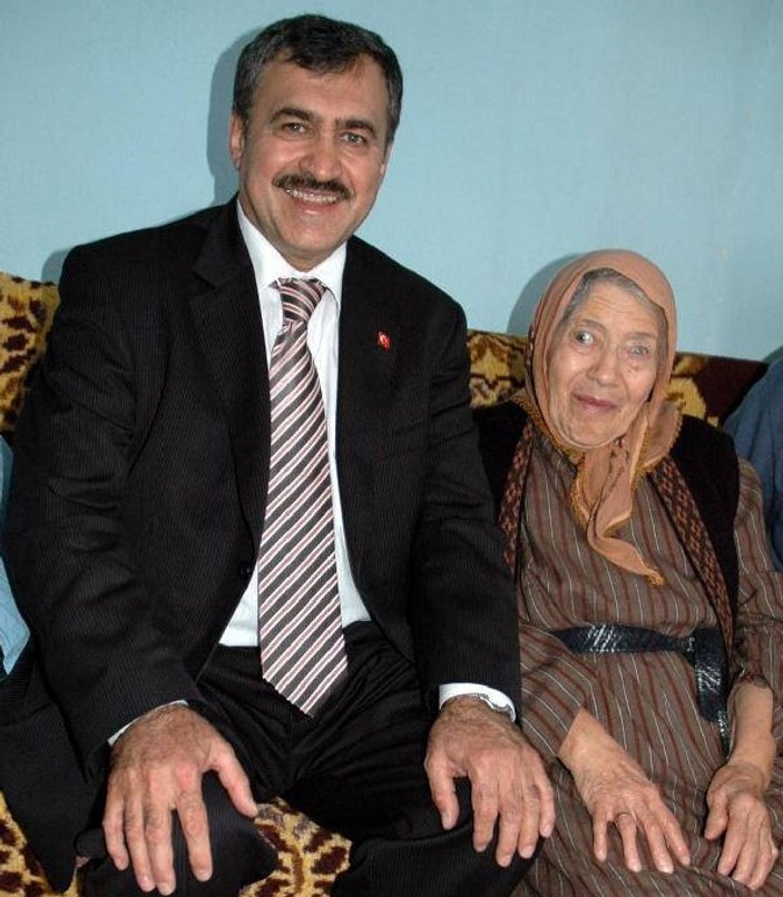 Bakan Veysel Eroğlu'nun annesi hayatını kaybetti